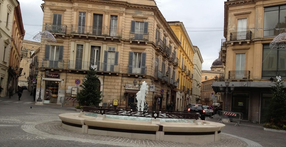 fontana piazza valignani