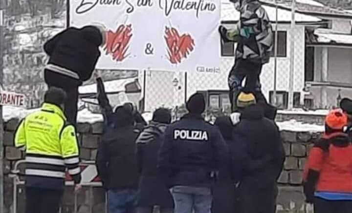 Dispersi sul Velino, uno striscione per Valeria e ...